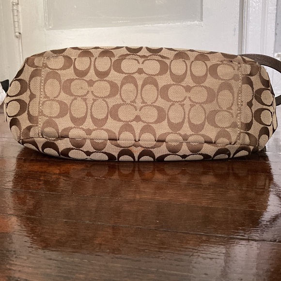 Signature Coach Print Shoulder Bag - Picture 5 of 16